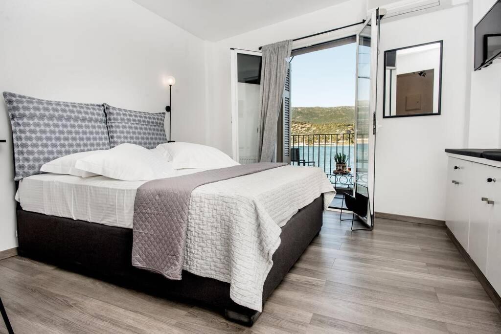 A & B Minimal Suite With Sea View In Argostoli المظهر الخارجي الصورة