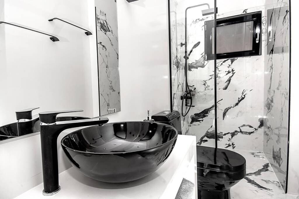 A & B Minimal Suite With Sea View In Argostoli المظهر الخارجي الصورة