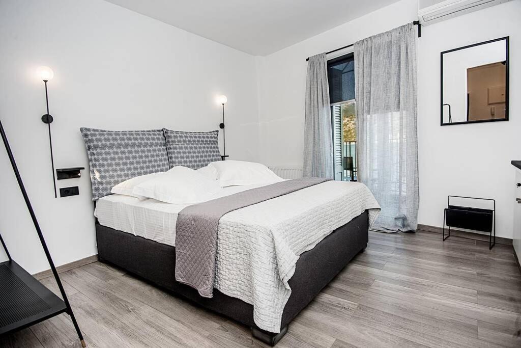 A & B Minimal Suite With Sea View In Argostoli المظهر الخارجي الصورة