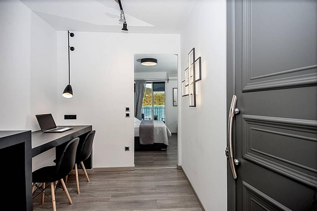 A & B Minimal Suite With Sea View In Argostoli المظهر الخارجي الصورة