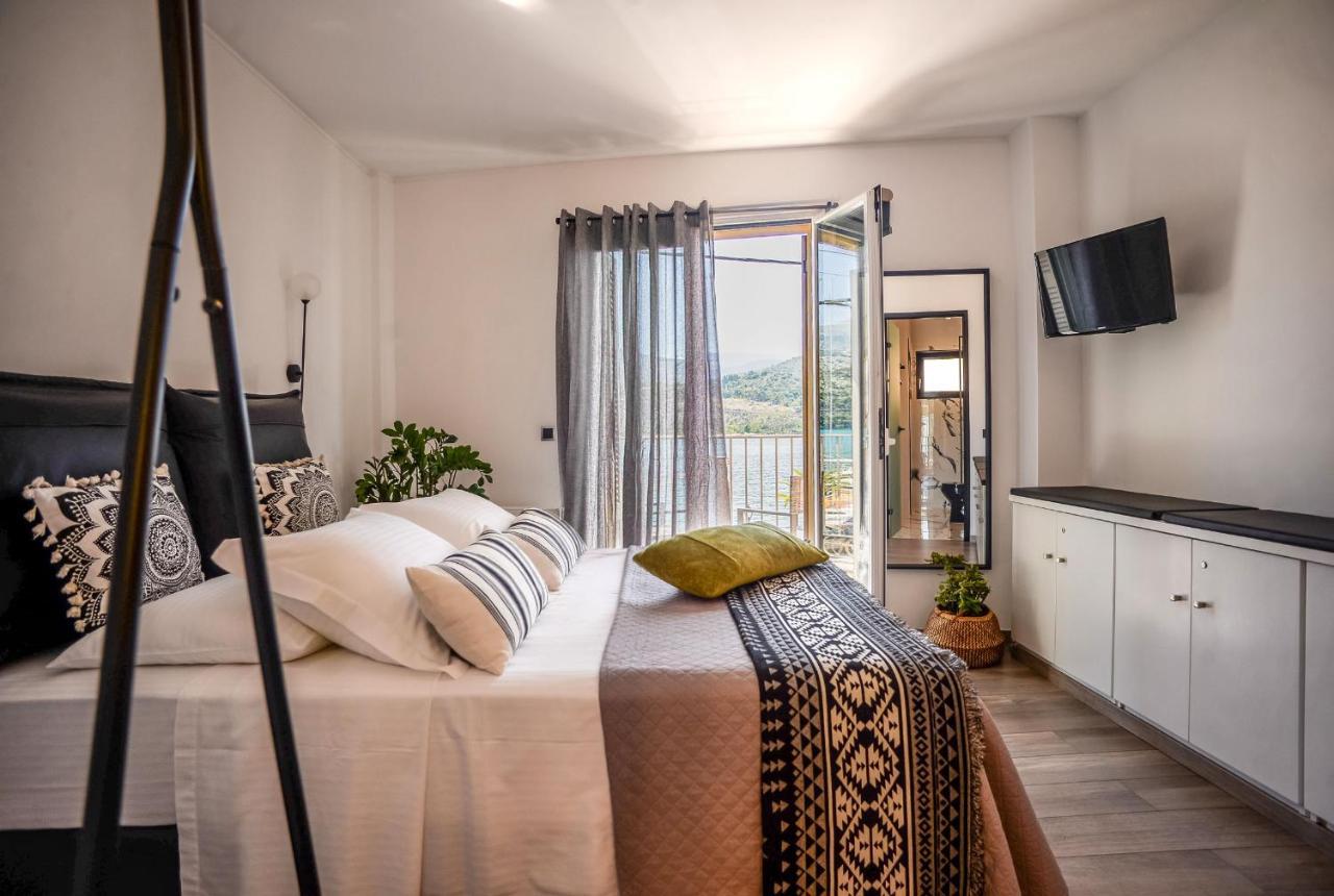 A & B Minimal Suite With Sea View In Argostoli المظهر الخارجي الصورة